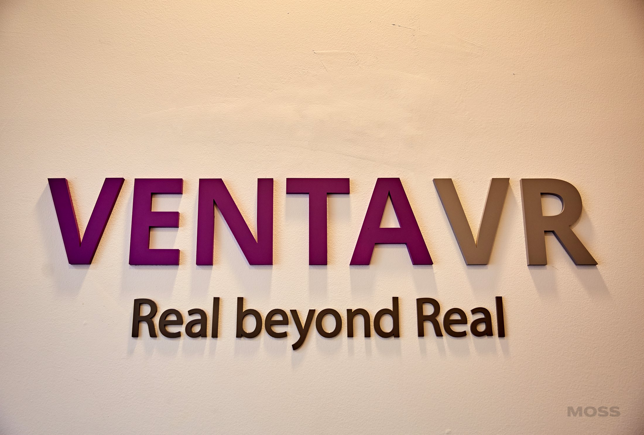 VENTAVR 로고 벽면 디테일